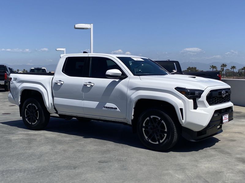 2024 Toyota Tacoma TRD SportImage 2