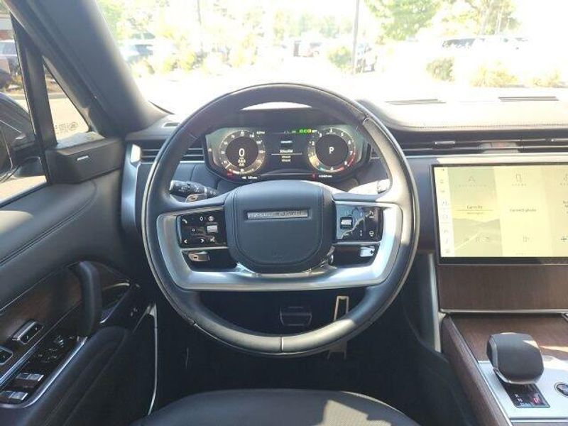 Used 2025 Land Rover Range Rover SE