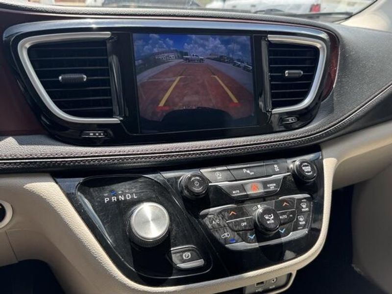 Used 2020 Chrysler Pacifica LimitedImage 20