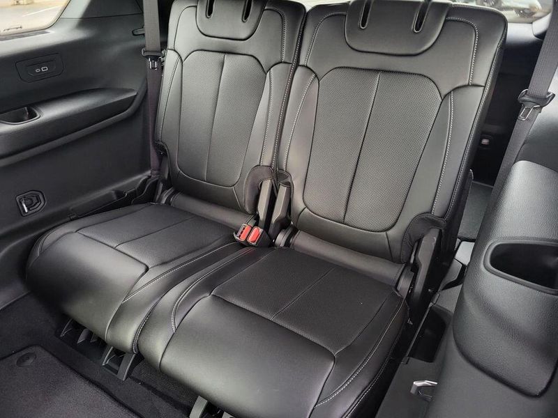 New 2025 Jeep Grand Cherokee L Limited 4x4Image 28