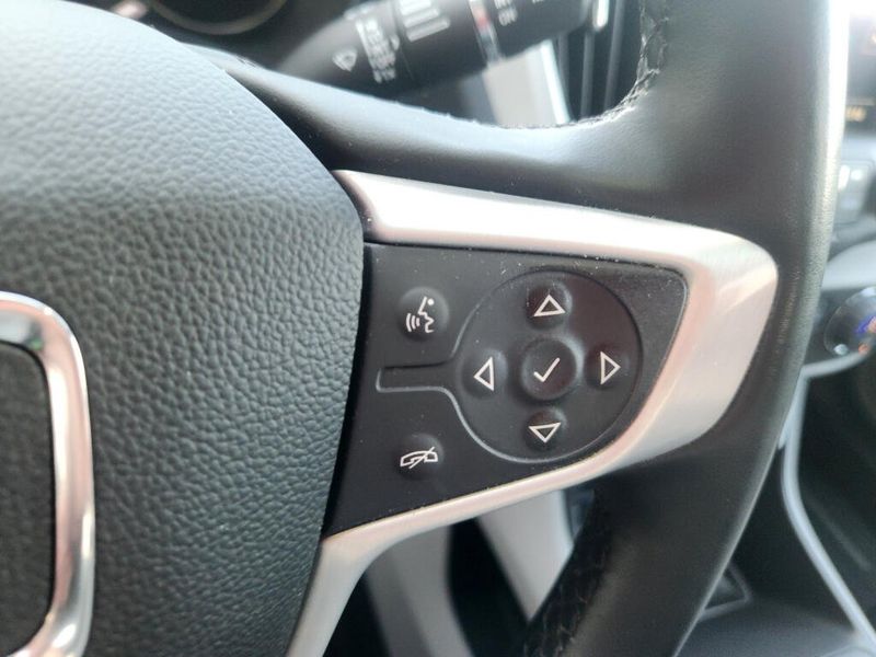 Used 2024 GMC Terrain SLT