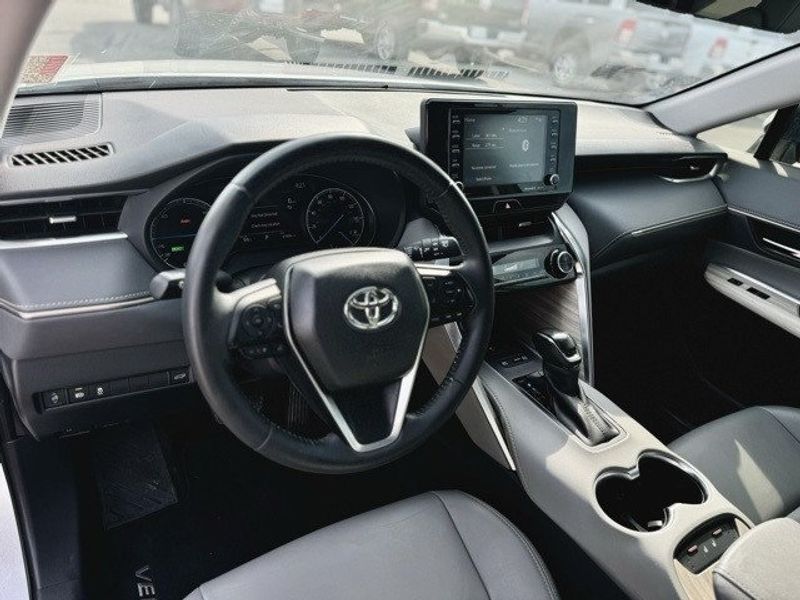 2021 Toyota Venza XLEImage 13