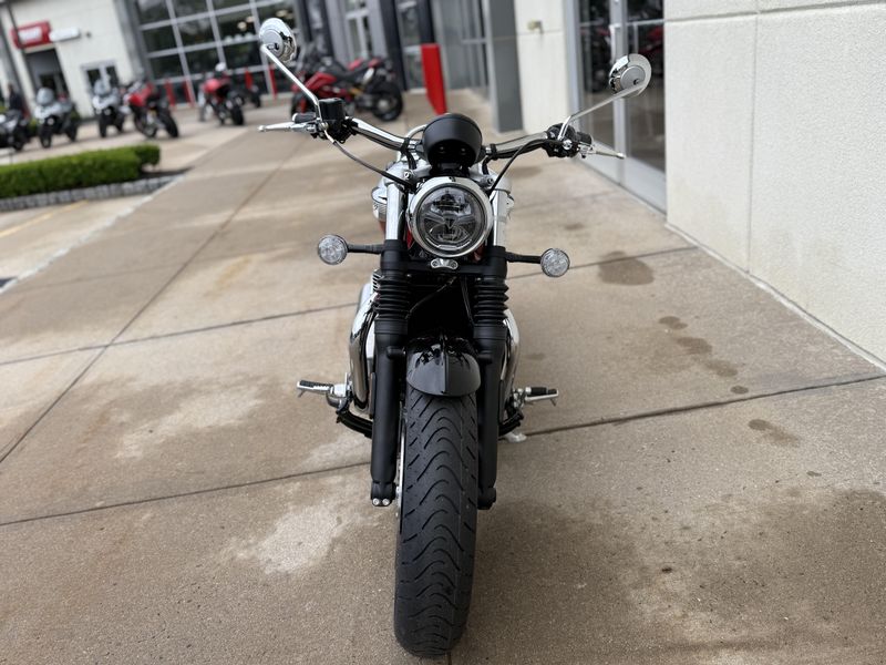 2025 Triumph BONNEVILLE SPEEDMASTERImage 4