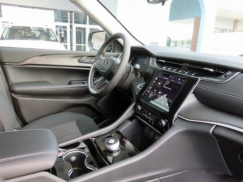 2023 Jeep Grand Cherokee LaredoImage 8