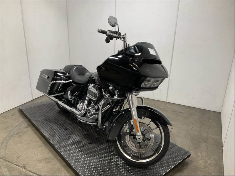 2022 Harley-Davidson Road Glide in a Black exterior color. BMW Motorcycles of Temecula – Southern California (951) 506-6903 bmwmotorcyclesoftemecula.com 