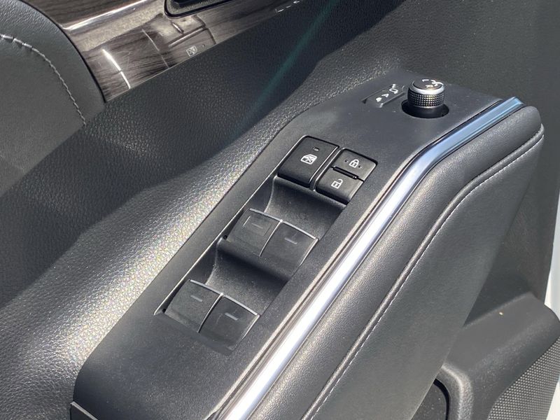 New 2023 Toyota Highlander PlatinumImage 19