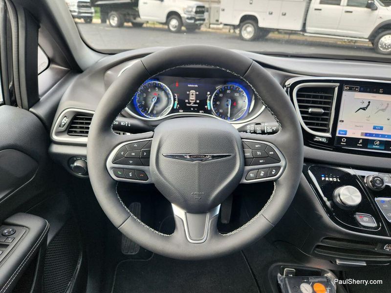 New 2025 Chrysler Voyager LXImage 42