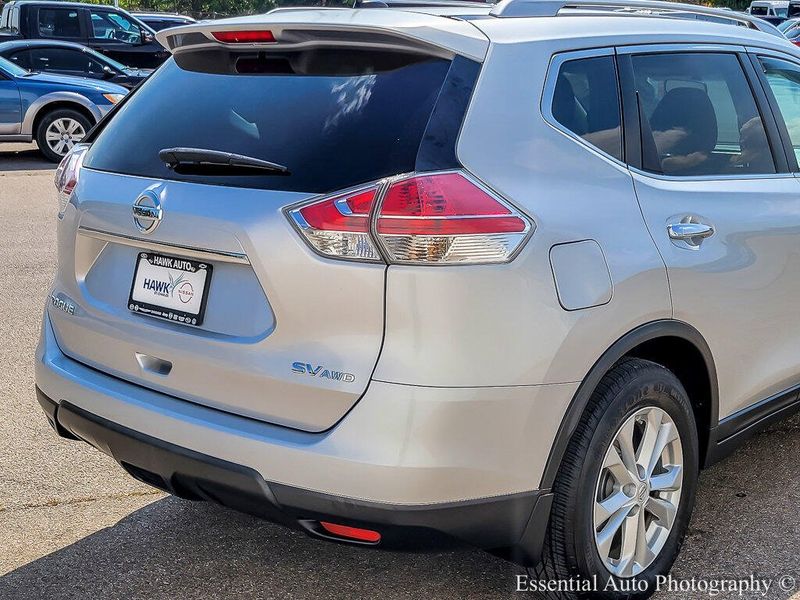 2015 Nissan Rogue SV photo 6
