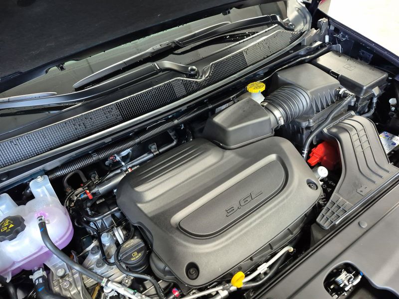 New 2025 Chrysler Pacifica SelectImage 36
