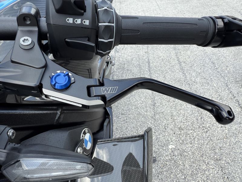 2025 BMW M 1000 R