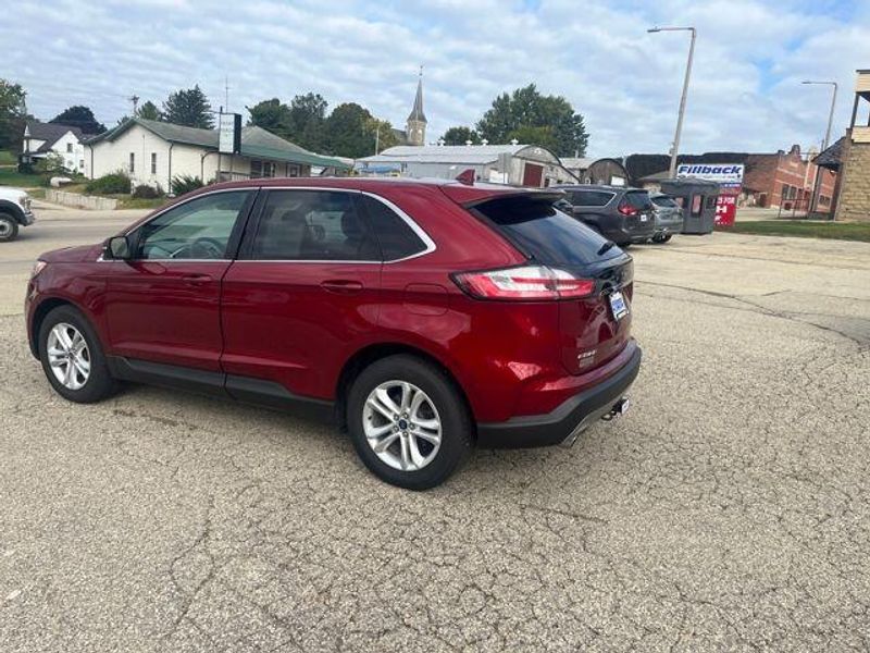 2019 Ford Edge SEL photo 3
