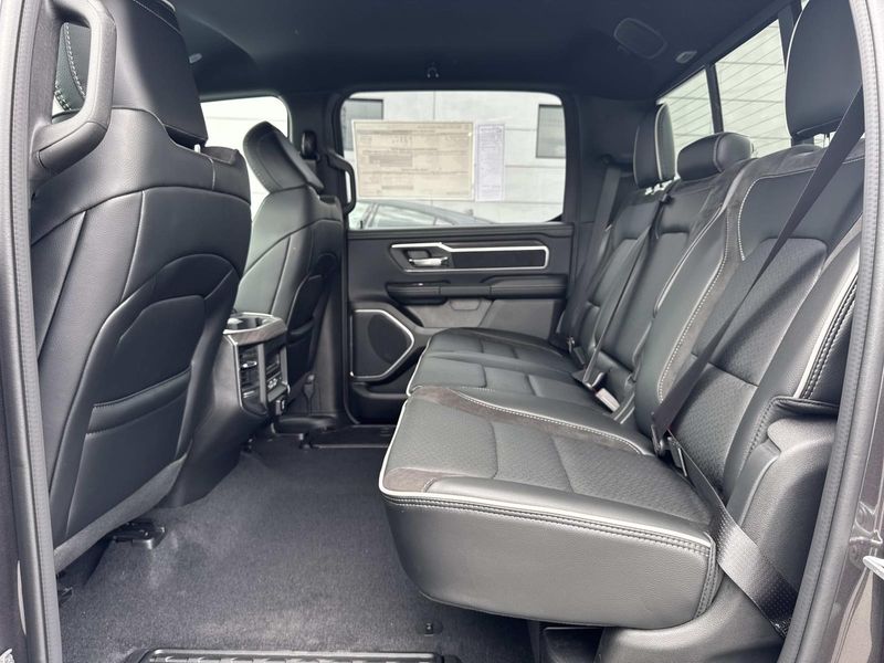 New 2026 RAM 1500 Laramie Crew Cab 4x2 5'7' Box