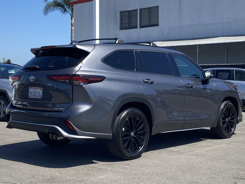 Used 2024 Toyota Highlander XSEImage 3