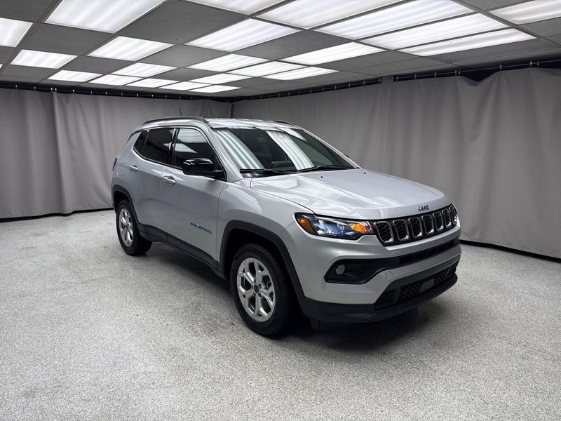 New 2025 Jeep Compass Latitude 4x4Image 4