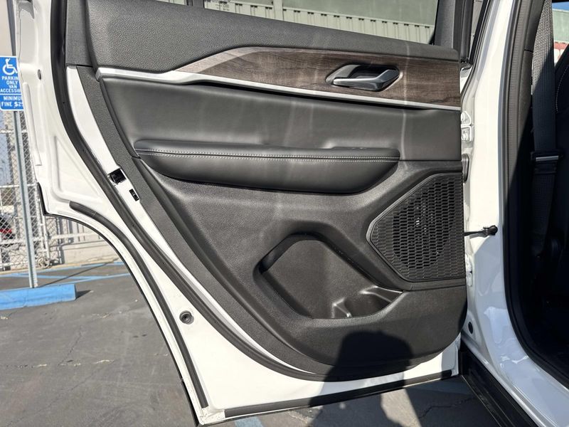 New 2026 Jeep Grand Cherokee Laredo Altitude 4x4