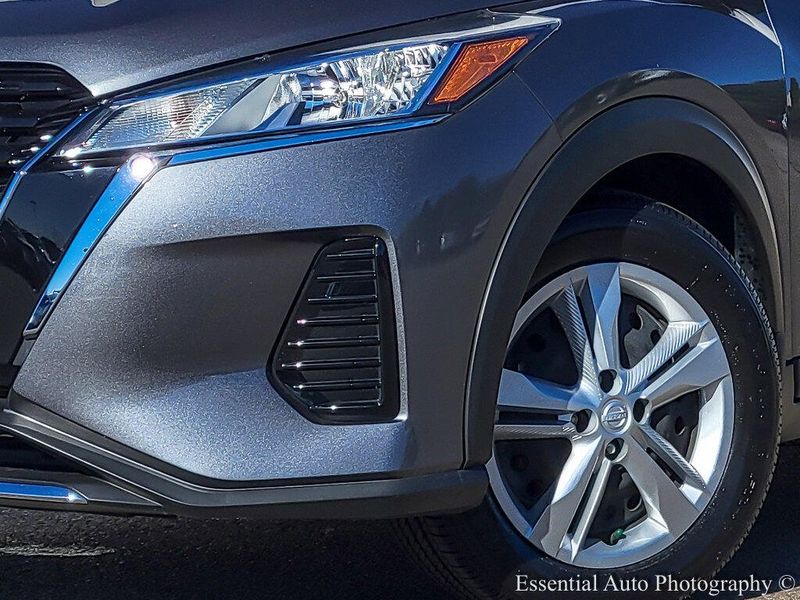 2023 Nissan Kicks S photo 3