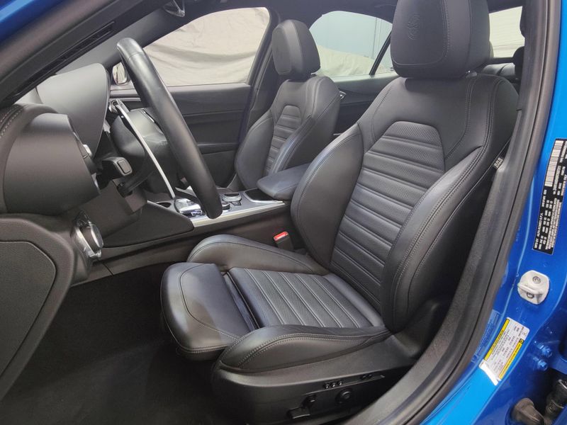 Used 2024 Alfa Romeo Giulia Veloce Premium AWD w/Sunroof/Activ AsstImage 13