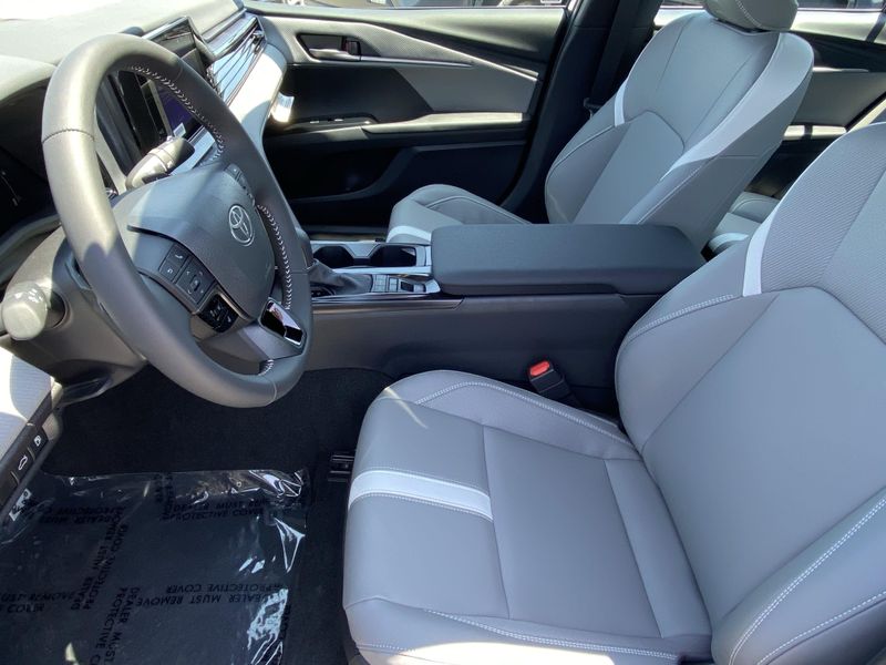 New 2025 Toyota Camry SEImage 14