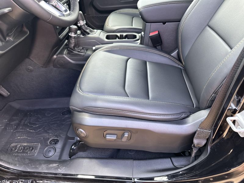 New 2025 Jeep Wrangler 4-door SaharaImage 19