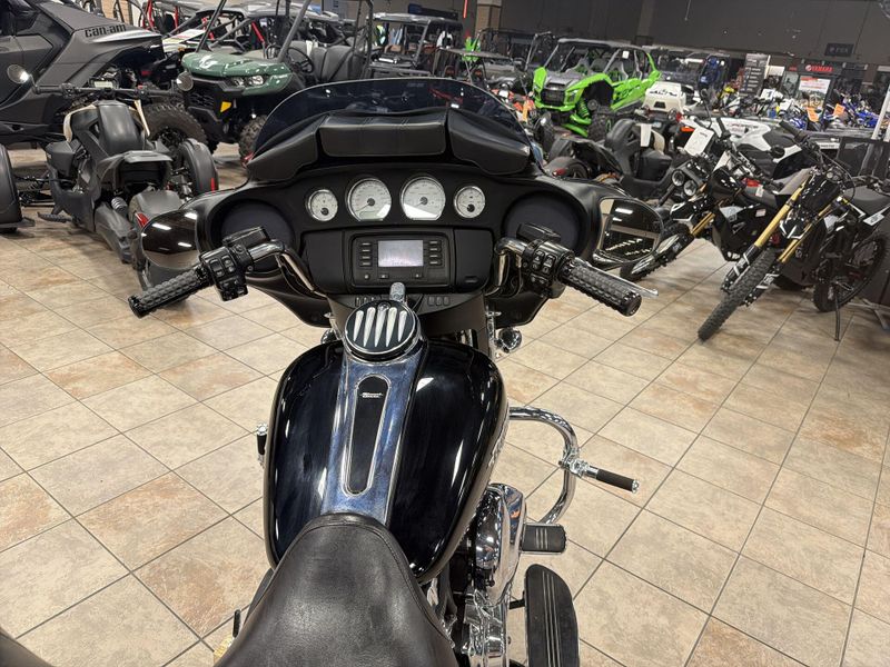 Used 2016 Harley-Davidson STREET GLIDE Image 25