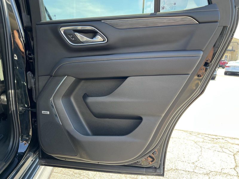 2023 Gmc Yukon SLT photo 16
