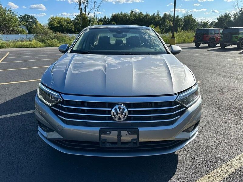 2021 Volkswagen Jetta SEL photo 3