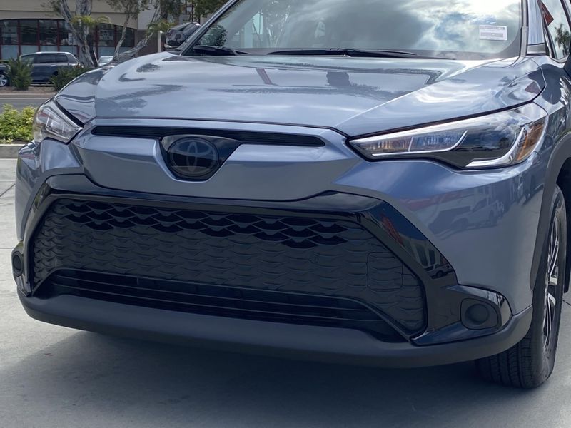 2025 Toyota Corolla Cross Hybrid SEImage 7
