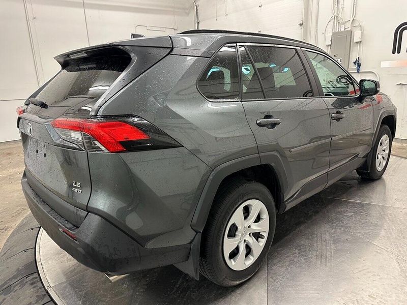 2021 Toyota RAV4 LEImage 15