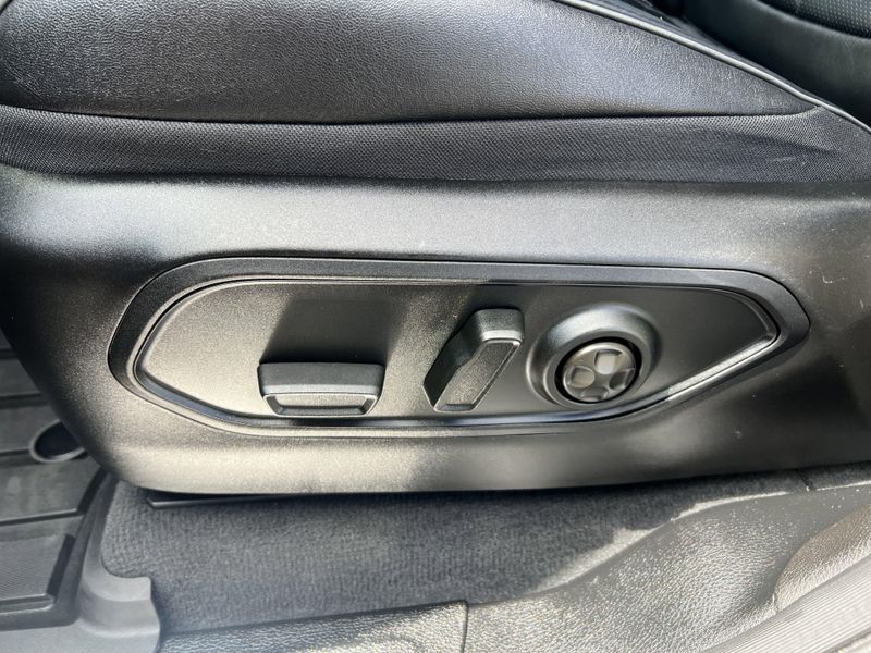Used 2023 Jeep Grand Cherokee L OverlandImage 8