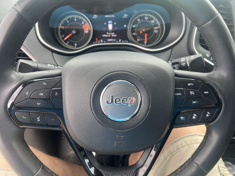 Used 2023 Jeep Cherokee Altitude LuxImage 36