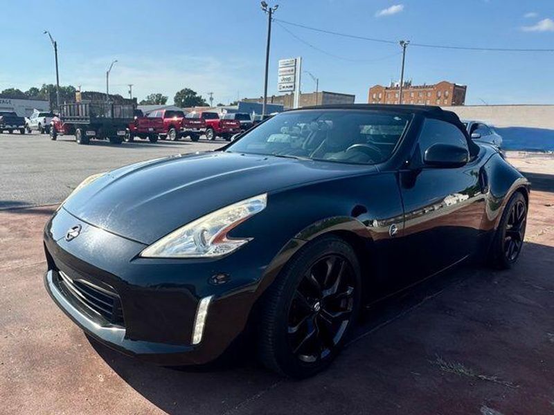 Used 2016 Nissan 370Z TouringImage 2