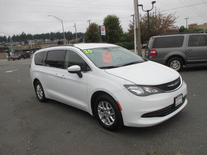 Used 2020 Chrysler Voyager LXIImage 5