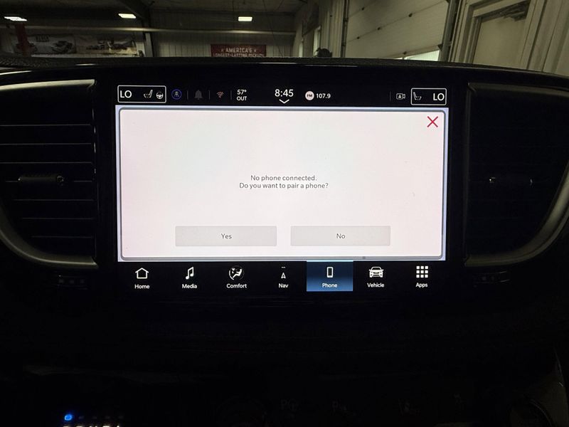 Used 2024 Chrysler Pacifica Hybrid PinnacleImage 32