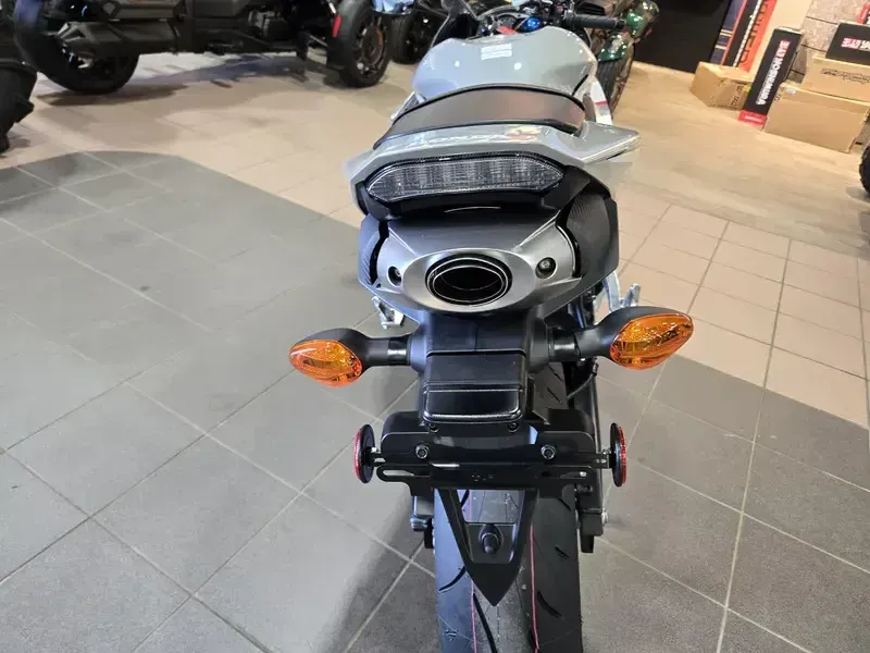 2025 Honda CBR600RR ABS DEEP PEARL GRAY Image 8