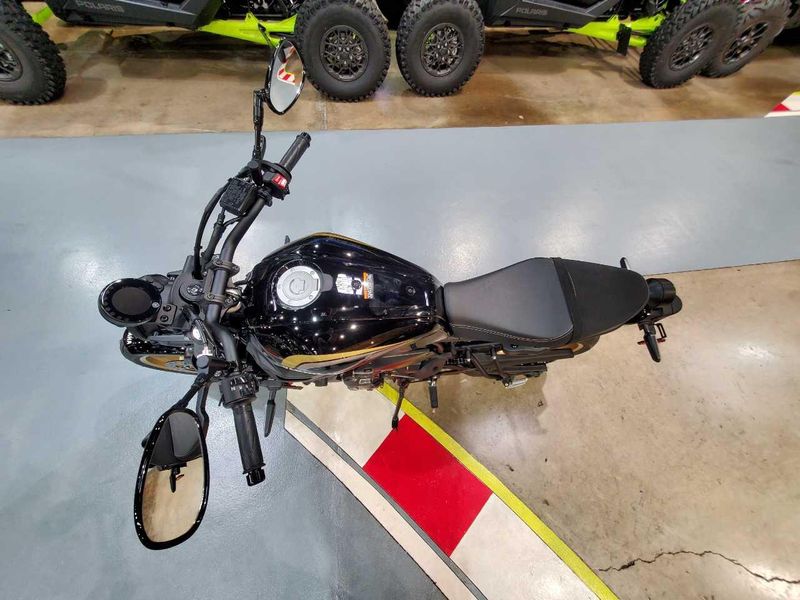 2025 Yamaha XSR700 Image 13