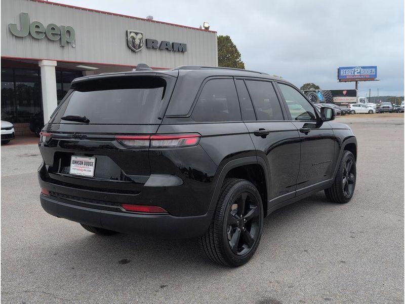 New 2025 Jeep Grand Cherokee Altitude X 4x2Image 5