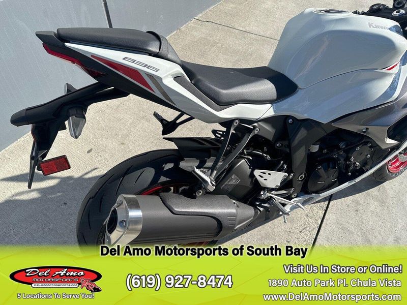 New 2025 Kawasaki NINJA ZX-6R ABS Image 12