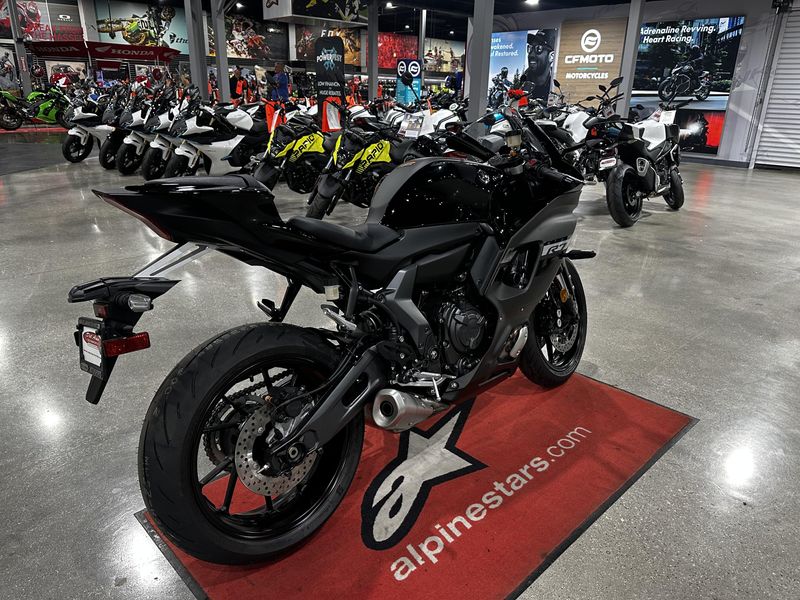 Used 2024 Yamaha YZF-R7 CA Image 8