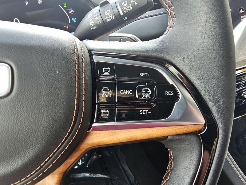 2023 Jeep Grand Cherokee Summit Reserve 4xeImage 18