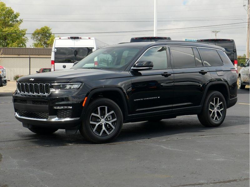 2024 Jeep Grand Cherokee L Limited 4x4Image 7