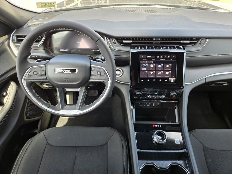 New 2026 Jeep Grand Cherokee Laredo 4x2