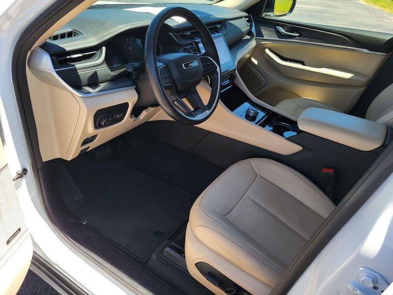 Used 2022 Jeep Grand Cherokee LimitedImage 28