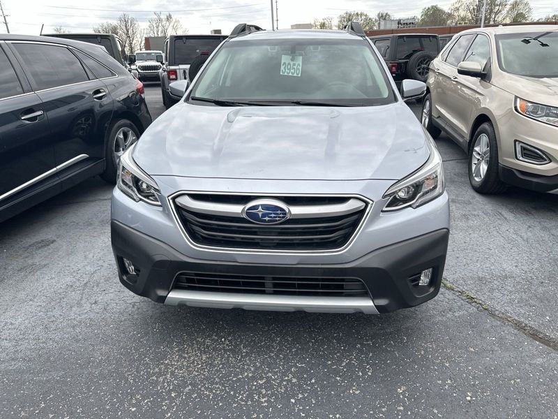 2022 Subaru Outback Limited XTImage 2