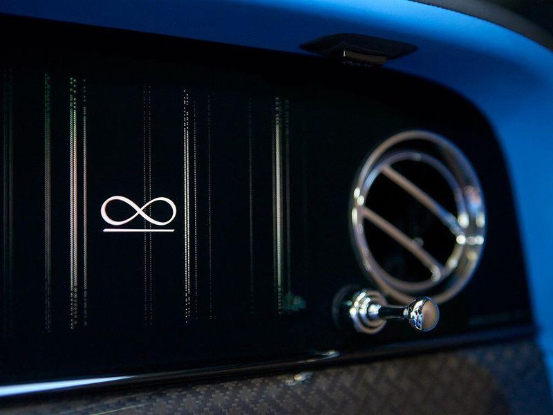 New 2026 Rolls-Royce Cullinan Black BadgeImage 17