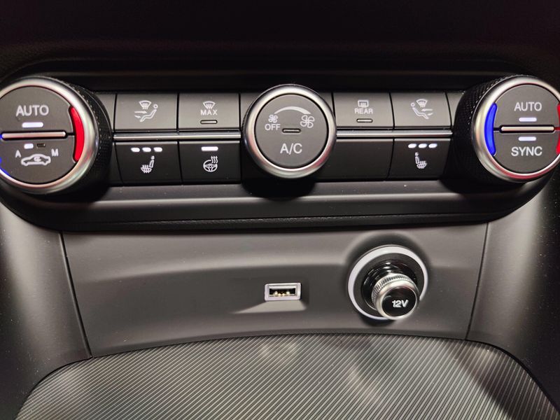 Used 2024 Alfa Romeo Stelvio Veloce AWD Premium w/Sunroof/NavImage 21