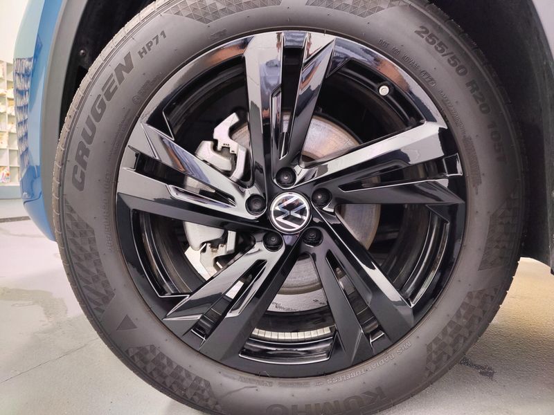 Used 2025 Volkswagen Atlas Cross Sport SEL AWD R-Line Black w/Sunroof/NavImage 22