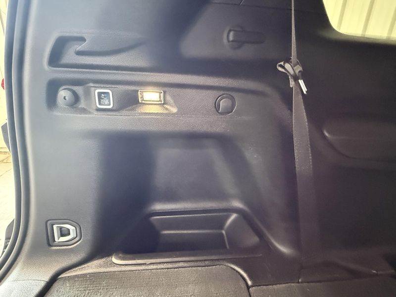 Used 2024 Jeep Grand Cherokee L LimitedImage 9
