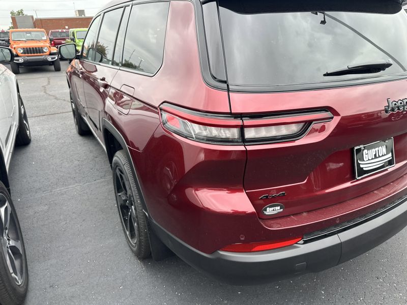 New 2025 Jeep Grand Cherokee L Altitude X 4x4Image 8
