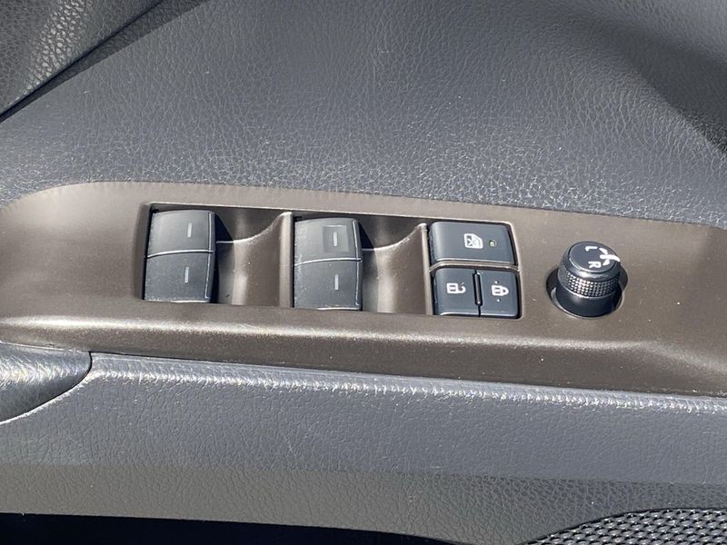 2021 Toyota Camry SEImage 19