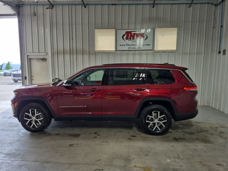 New 2025 Jeep Grand Cherokee L Limited 4x4Image 21